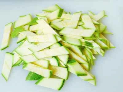 ズッキーニとスクランブルエッグの作り方：2