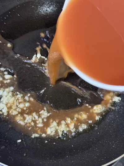 トマトソースのポーチドエッグの作り方：7