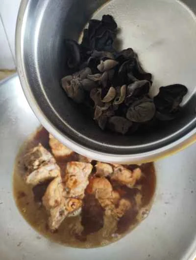 緑豆ソースで煮込んだ豚スペアリブの作り方：7