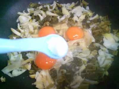 たけのこと漬物と卵の炒め物の作り方：5