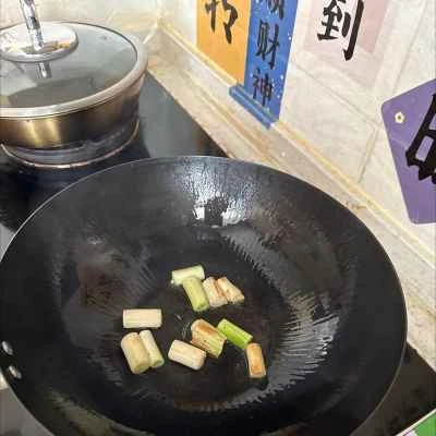 ナマコとネギの炒め物の作り方：2