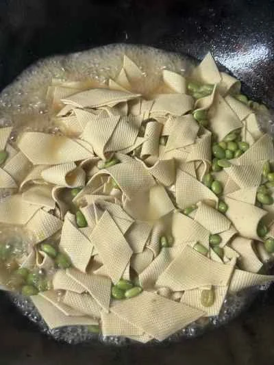 枝豆と豆腐の皮を使った牛肉の煮込みの作り方：13