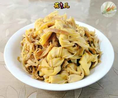 細切りにした辛子菜と豆腐の結び目炒めのレシピ