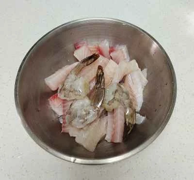 エビ団子と魚の切り身を作る手順：4