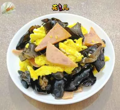 黒キクラゲとランチョンミート入り卵炒めのレシピ