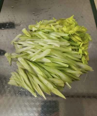 セロリとエビの炒め物の作り方：3