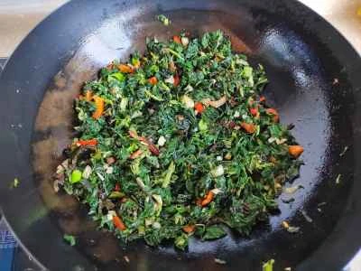 野生ゴマを使った豚肉の煮込みの作り方：6