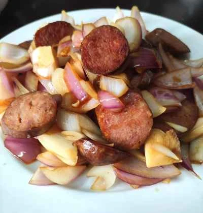 玉ねぎと赤ソーセージの炒め物の作り方：7