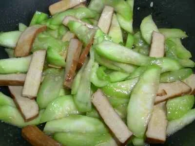 乾燥豆腐とヘチマの炒め物の作り方：8