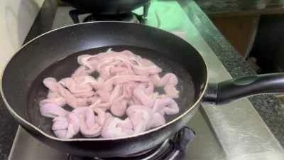 ニンニク風味の豚腸の作り方：5