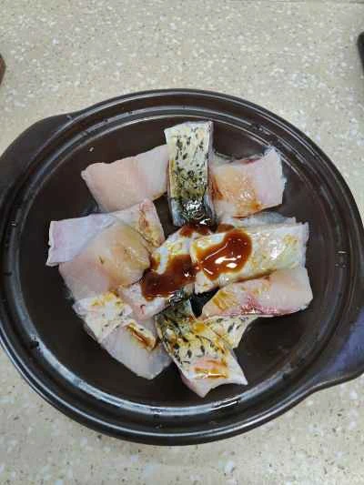 土鍋で煮込んだ魚の腹肉の作り方：1