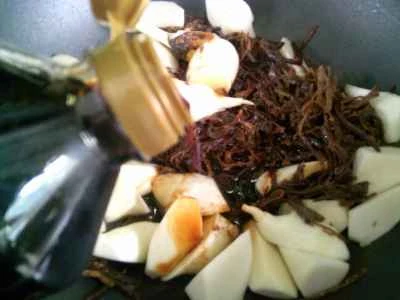 塩漬けカラシナ入り水煮タケノコの作り方：7