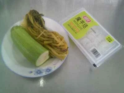 ズッキーニと漬物、こんにゃくの炒め物の作り方：1