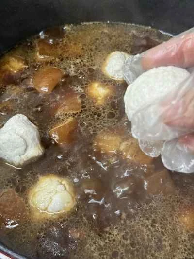 さつまいも澱粉団子入り豚肉の煮込みの作り方：14