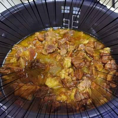 牛肉の角切り煮込みのレシピ