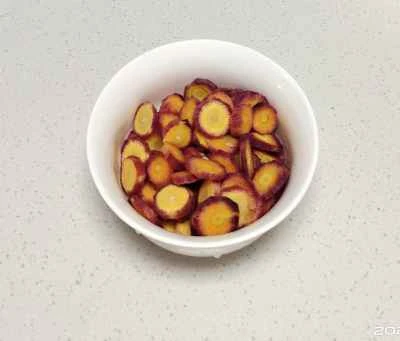 ニンジンとキャベツの炒め物の作り方：1