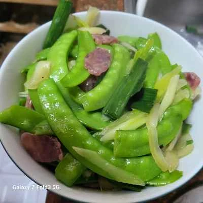 スナップエンドウと中華ソーセージの炒め物のレシピ