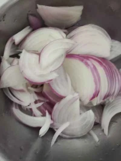 玉ねぎ、ニンジン、卵入りの里芋と春雨炒めの作り方：3