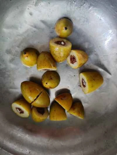 グリーンオリーブ入り豚すね肉の煮込みの作り方：2