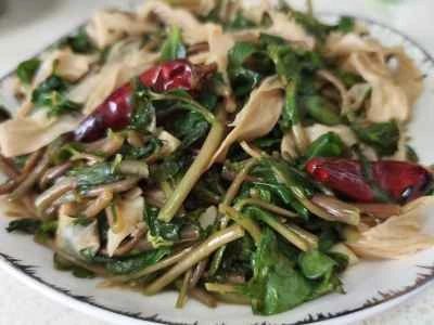 乾燥豆腐シートとスベリヒユの炒め物の作り方：7