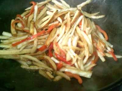 白菜の茎と赤ピーマン、干し豆腐の炒め物の作り方：9