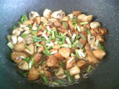 きのこと鶏胸肉の炒め物の作り方：14