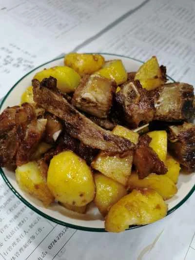 豚スペアリブとジャガイモの煮込みのレシピ