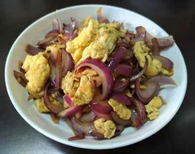 玉ねぎ入りスクランブルエッグの作り方:7