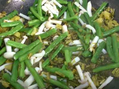 シーフード、きのこ、漬物、インゲンの炒め物の作り方：8