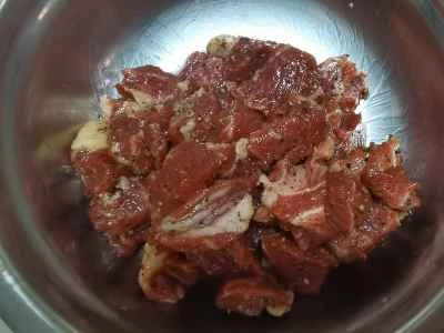 エリンギと牛肉の角切りを作る手順：3