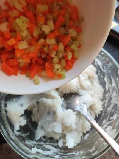 野菜とヤムイモのボールを作る手順：7