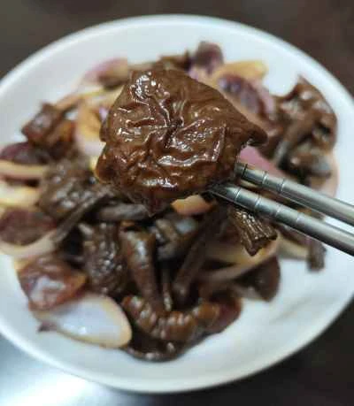 野生キノコと中華ソーセージの炒め物のレシピ