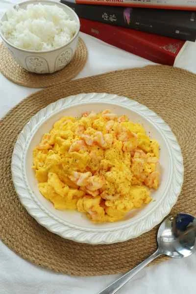 エビ、牛乳、スクランブルエッグのレシピ