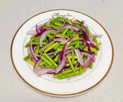 ニンニクの芽と玉ねぎの炒め物のレシピ