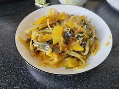 千切りジャガイモ、ナス、マンゴーの炒め物の作り方：5