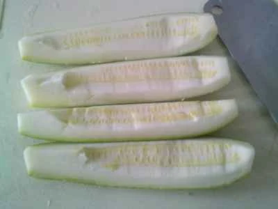 ズッキーニとピクルスのマスタードグリーン、揚げグルテン炒めの作り方：3