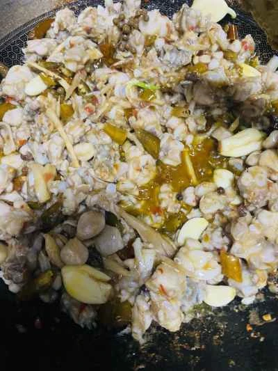 ピクルスにしたウシガエルの唐辛子漬けの作り方：11