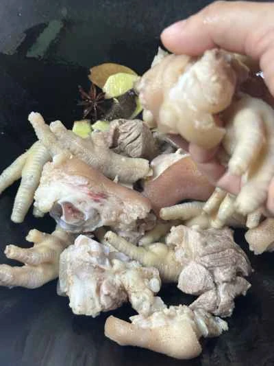 豚足と鶏足の煮込み（大きな手で小さな手を握る）レシピ手順：5