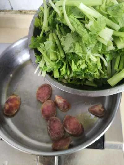 セロリ入り中華ソーセージ炒めの作り方：5