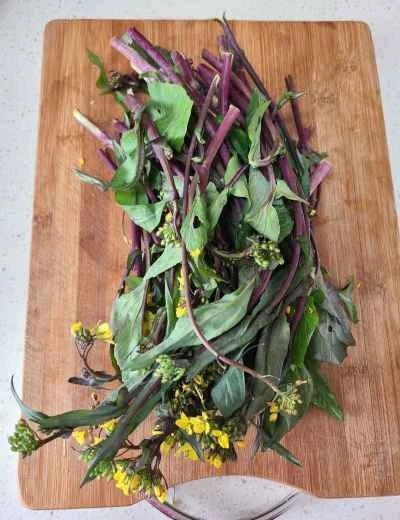 ハムと赤カラシナの炒め物の作り方：2