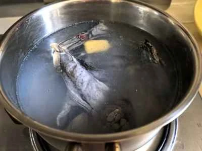 霊芝茸と黒鶏のスープのレシピ手順：3