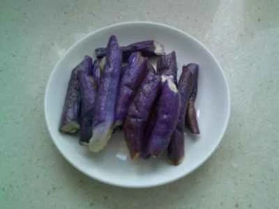 塩漬けアヒルの卵とナスのサラダの作り方：8