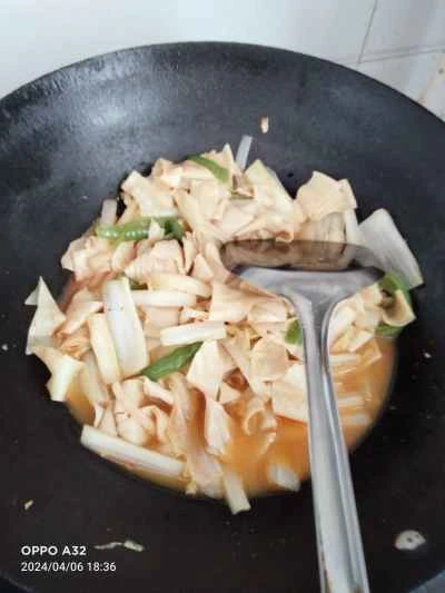 豆腐の結び目とキャベツの炒め物の作り方：6