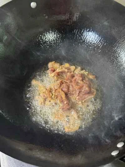 カンゾウ、キクラゲ、豚肉の炒め物の作り方：6