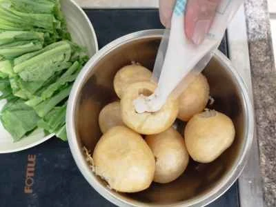 揚げグルテンとエビのペーストを作る手順：1