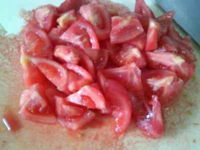 トマトとオイルの三角形を作る手順：4