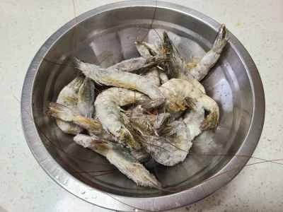 レタスとエビの炒め物の作り方：1