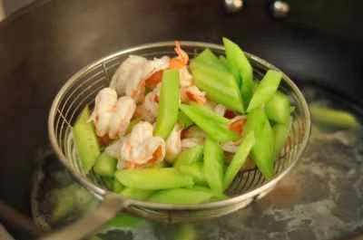 キュウリ、カシューナッツ、エビの作り方：5