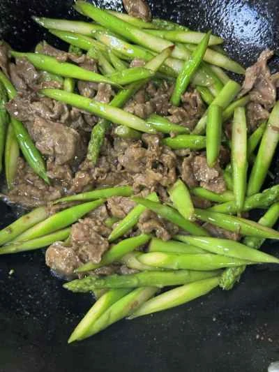 牛肉とアスパラガスの炒め物の作り方：12