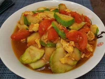 ズッキーニとトマトと卵の炒め物のレシピ